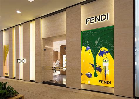 Fendi no Cidade Jardim: um tour pela primeira loja da marca no .